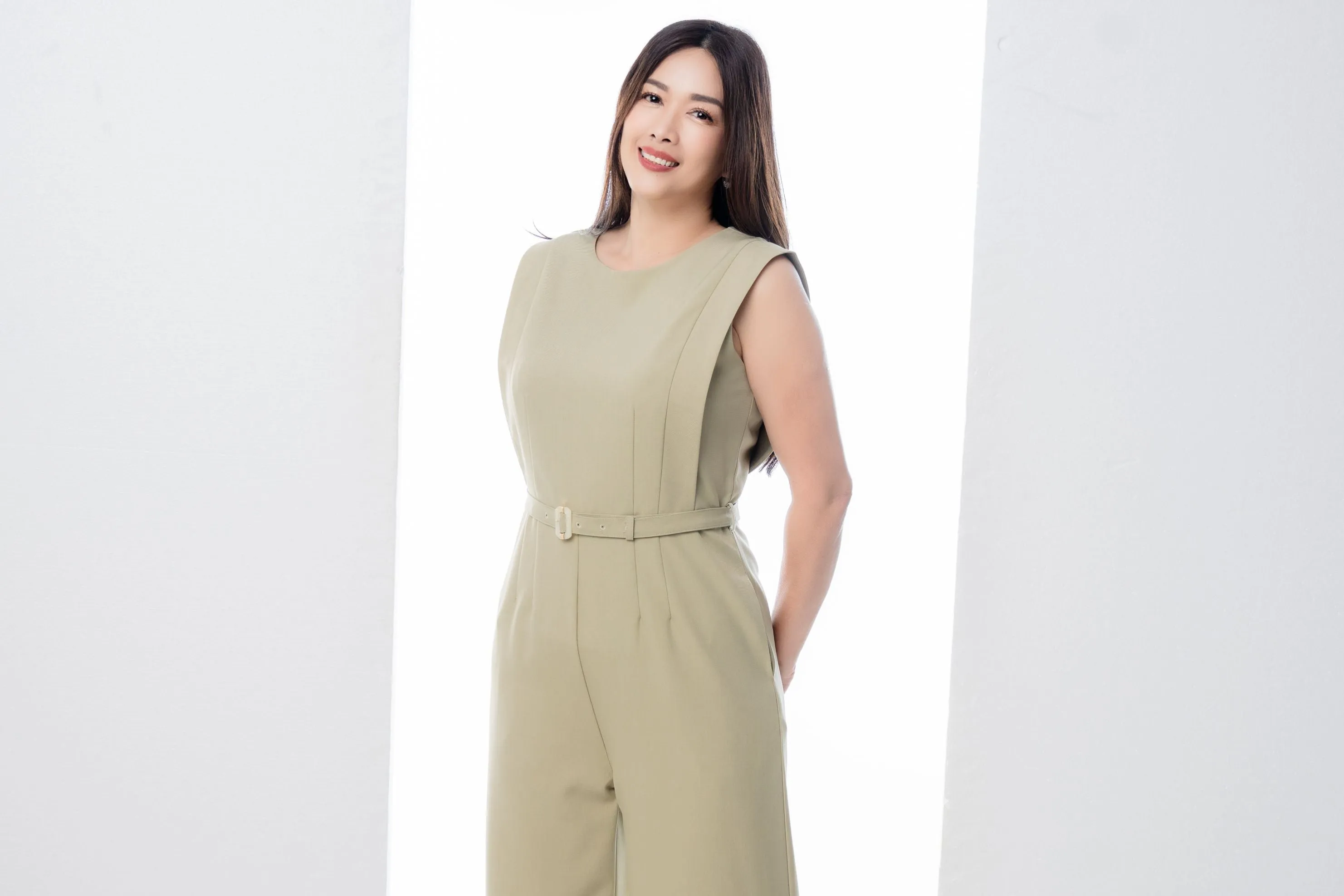 Sleeveless Fold Pleated Jumpsuit With Belt