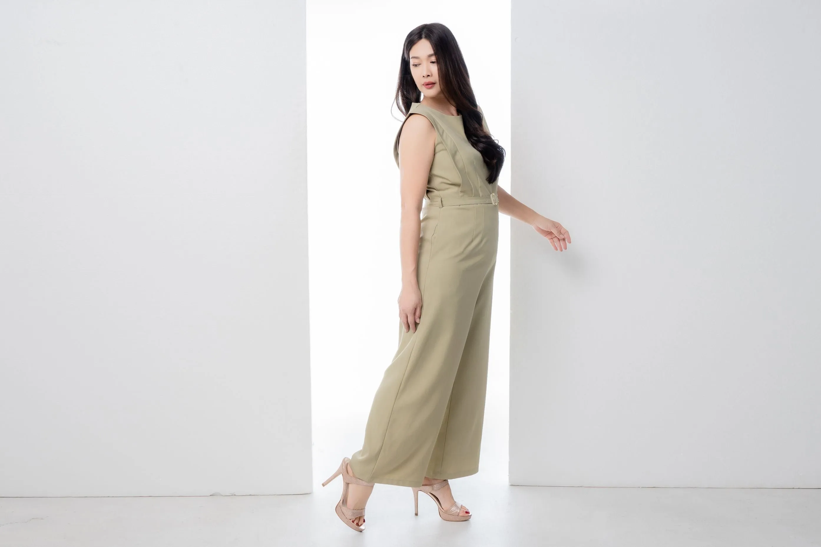 Sleeveless Fold Pleated Jumpsuit With Belt