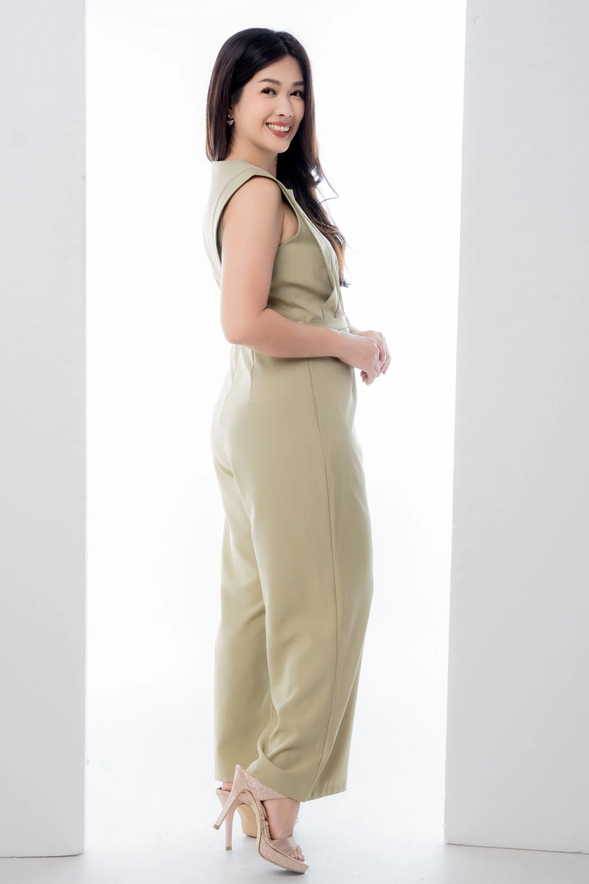 Sleeveless Fold Pleated Jumpsuit With Belt