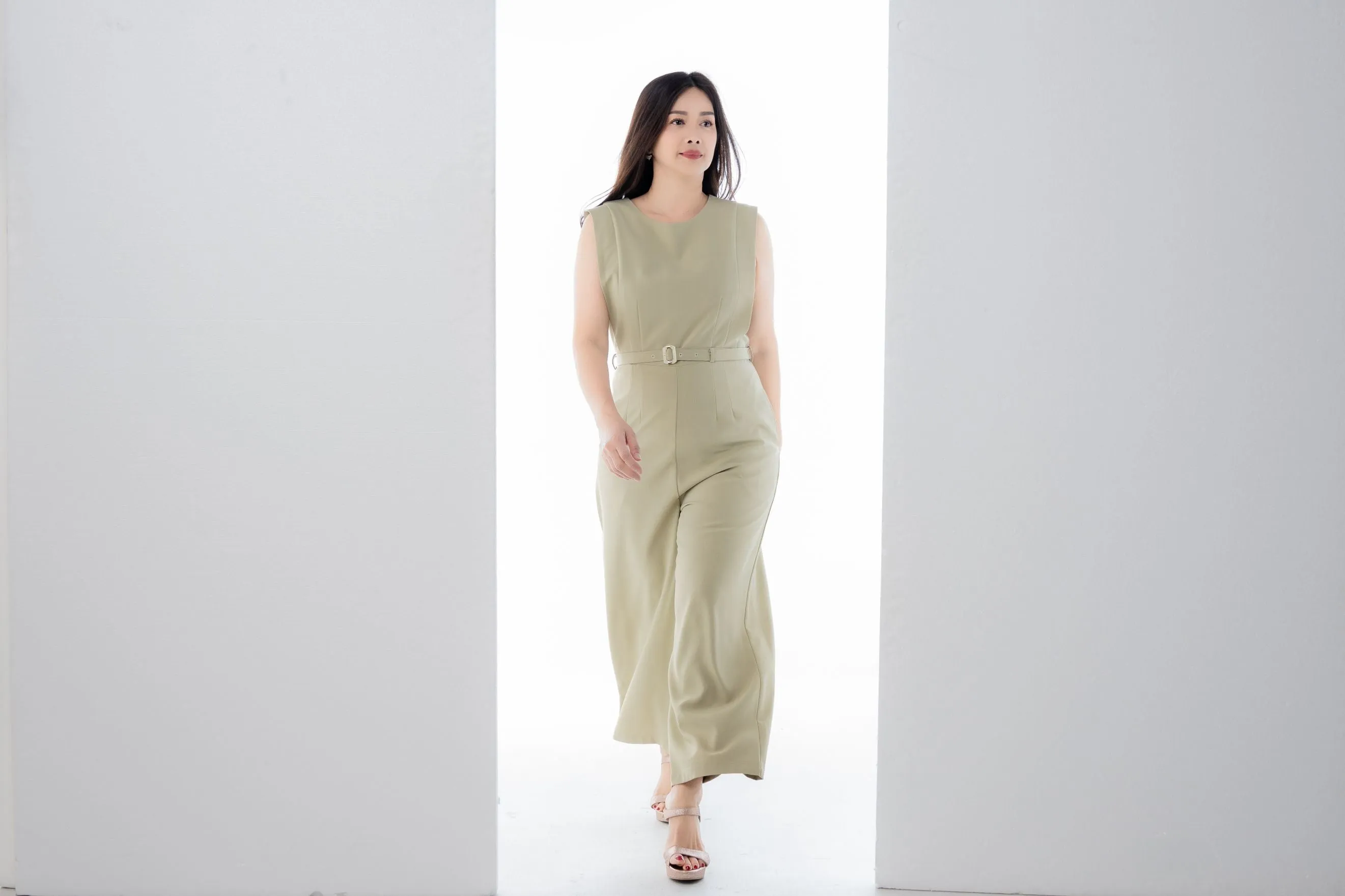 Sleeveless Fold Pleated Jumpsuit With Belt